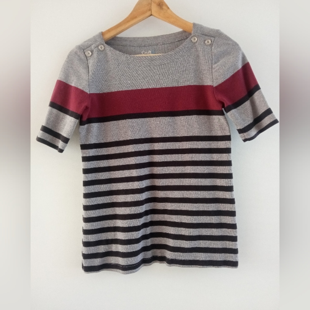 Croft & Barrow Women's Gray & Red Striped Button Accent Top - Size S